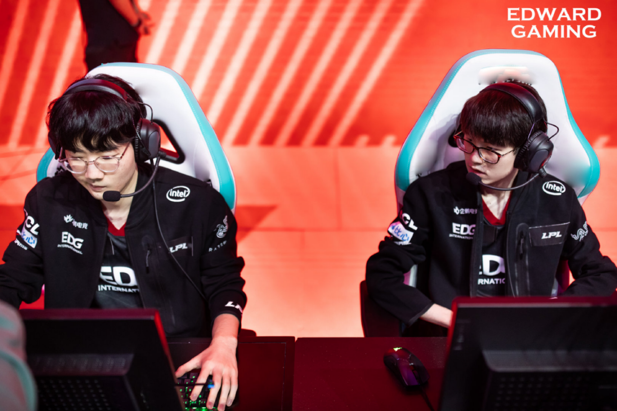 lol手游出装日女出什么