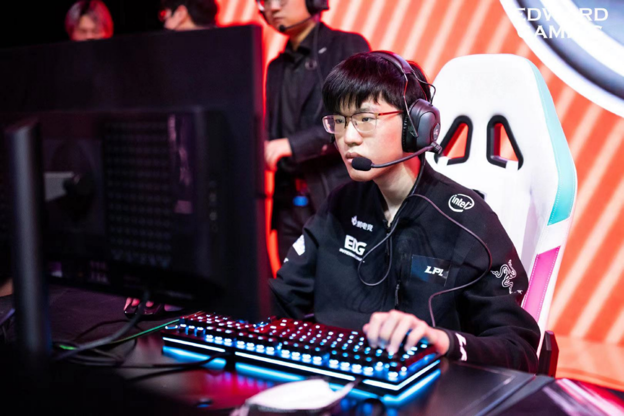 lol手游出装日女出什么